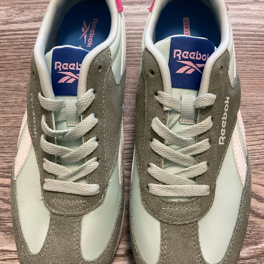 Reebok Women’s World 70 Sneaker Green Grey, Pink and White 7.5 NWOT